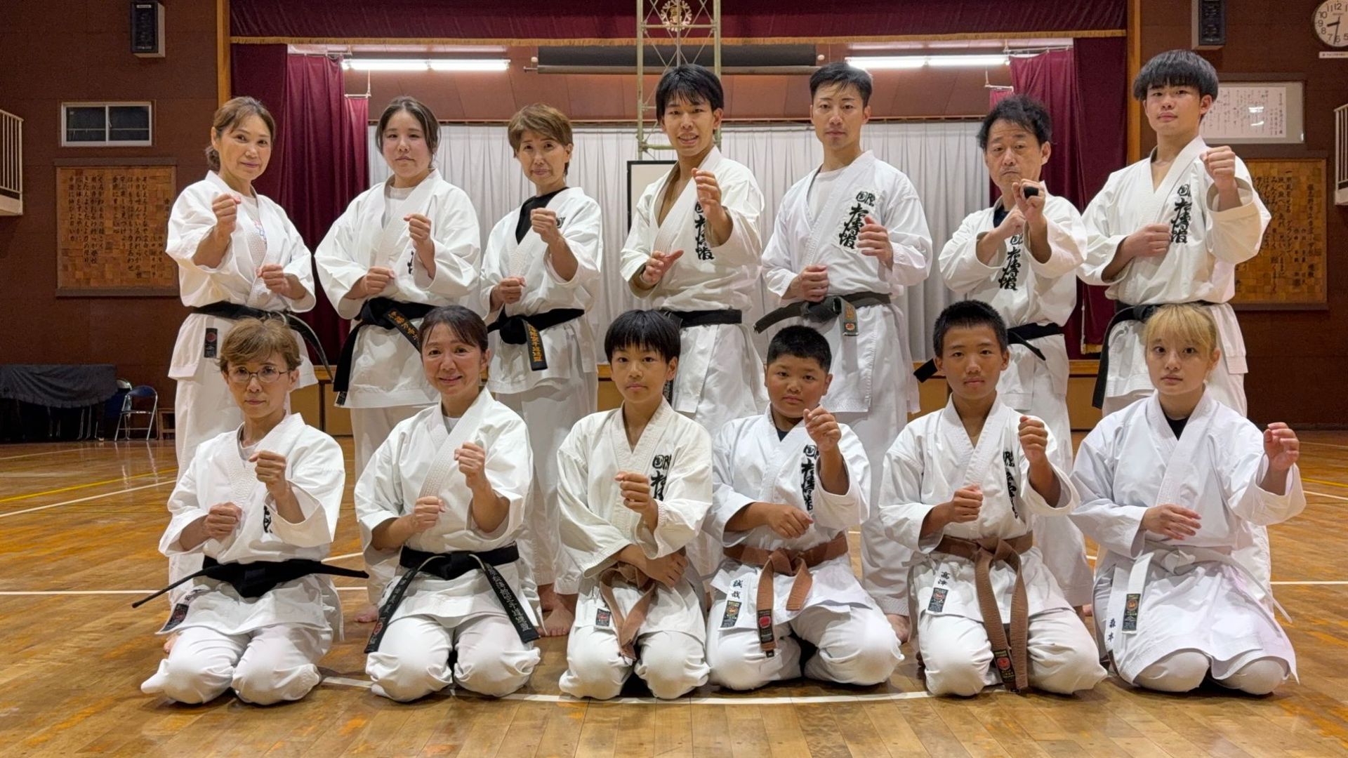 香澄小学校体育館に集まった習志野支部の門下生